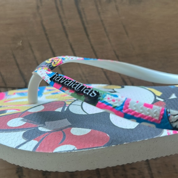 Women’s Minnie Mouse neon Havaianas flip flops - Picture 3 of 4